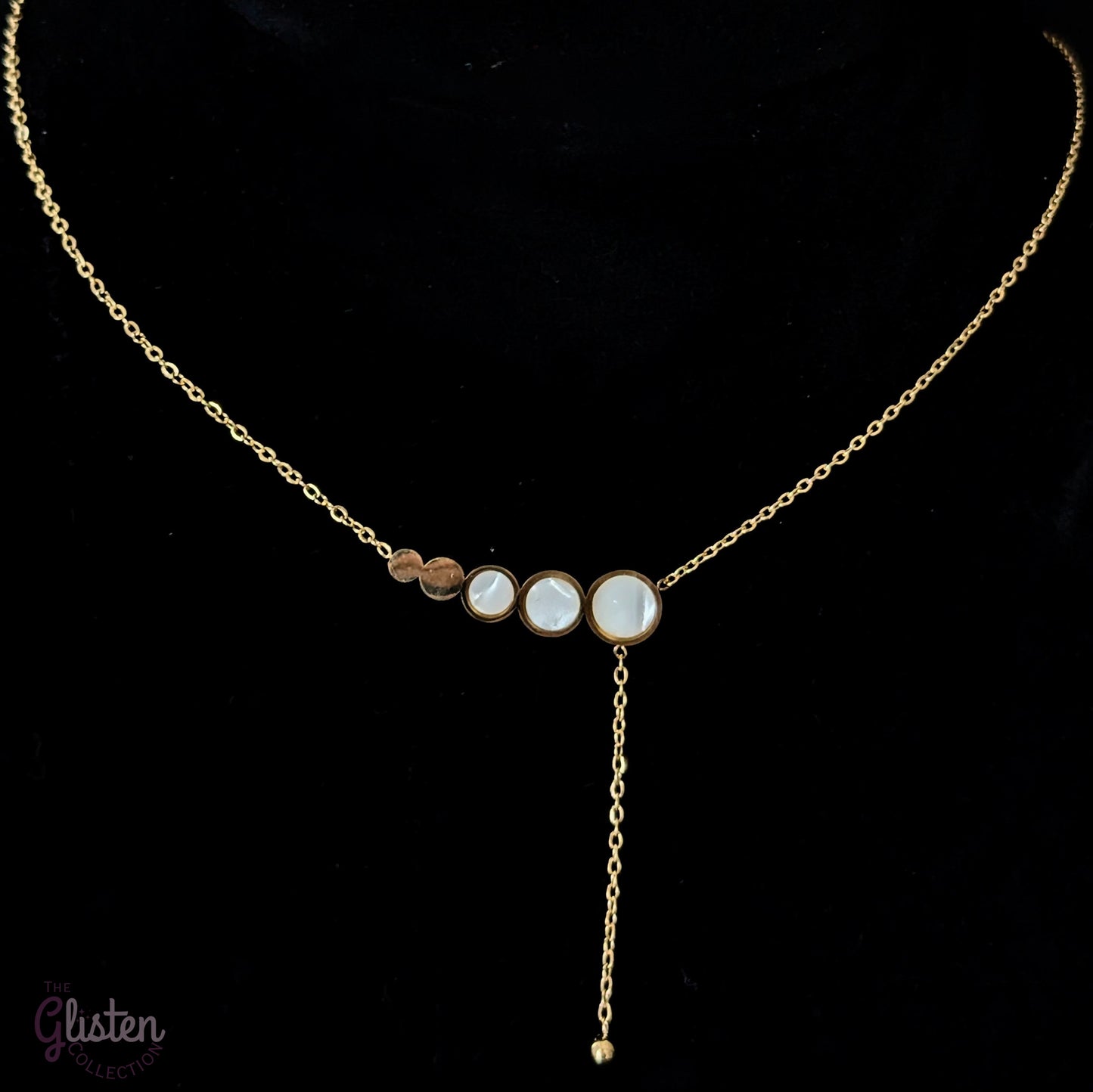 Minimalist titanium steel chain with round glossy inlay and rhinestone pendant – perfect for office and daily wear in Canada.