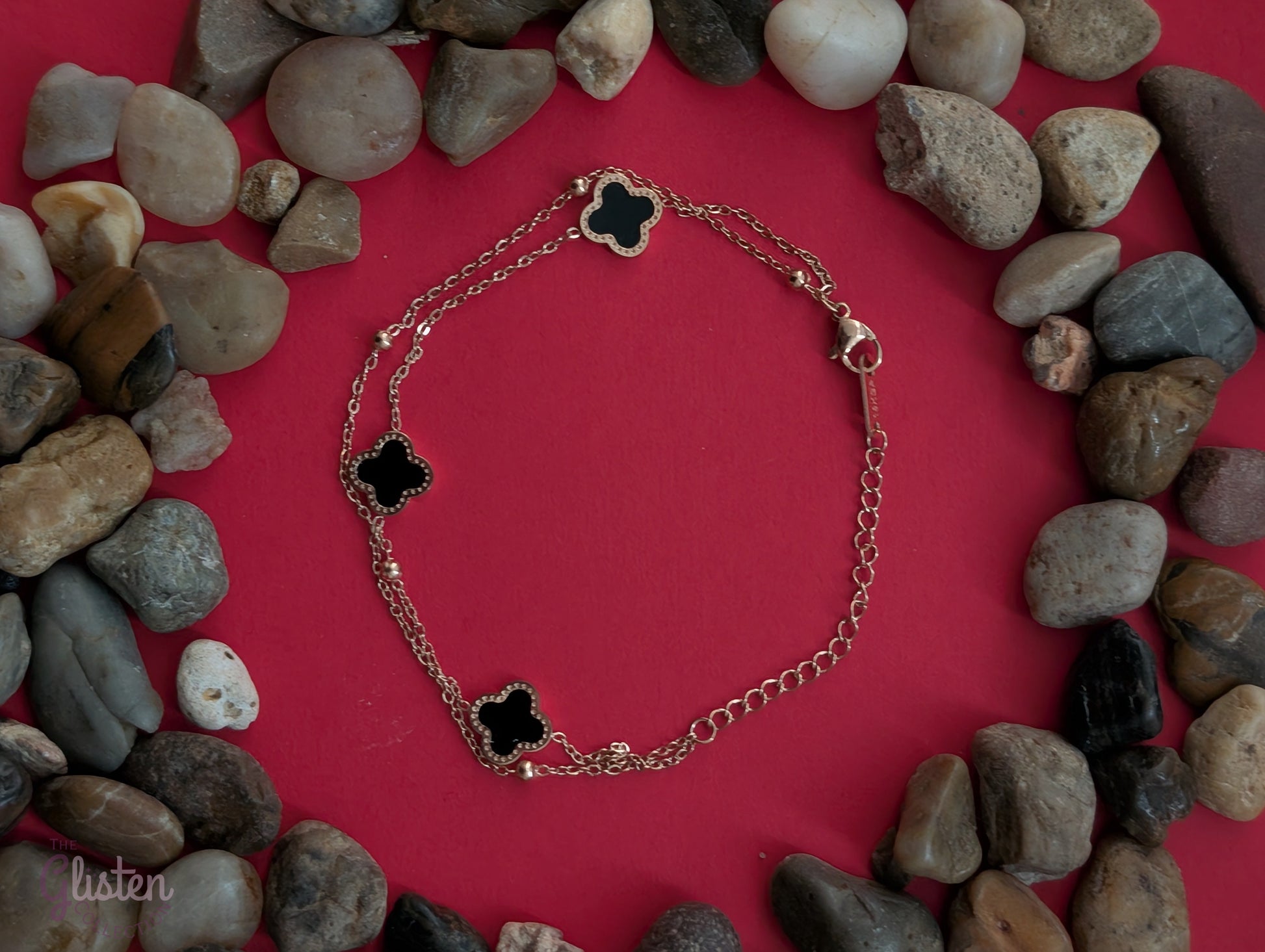 Clover rose gold bracelet with a sleek design, ideal for modern, everyday style.
