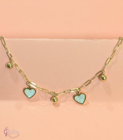 White heart and gold round charm bracelet, combining elegance and charm for a stylish, everyday accessory.