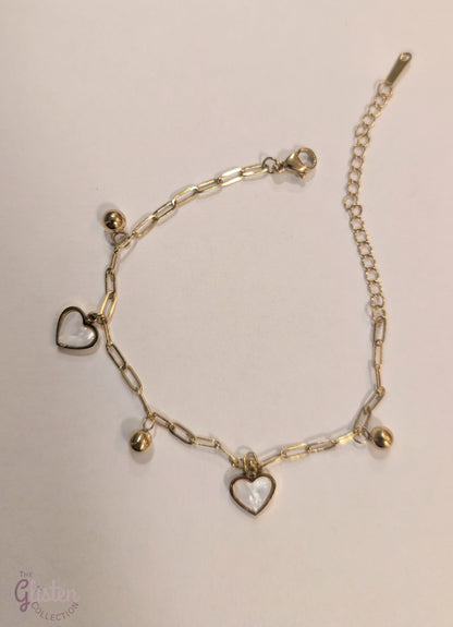 White heart and gold round charm bracelet, combining elegance and charm for a stylish, everyday accessory.