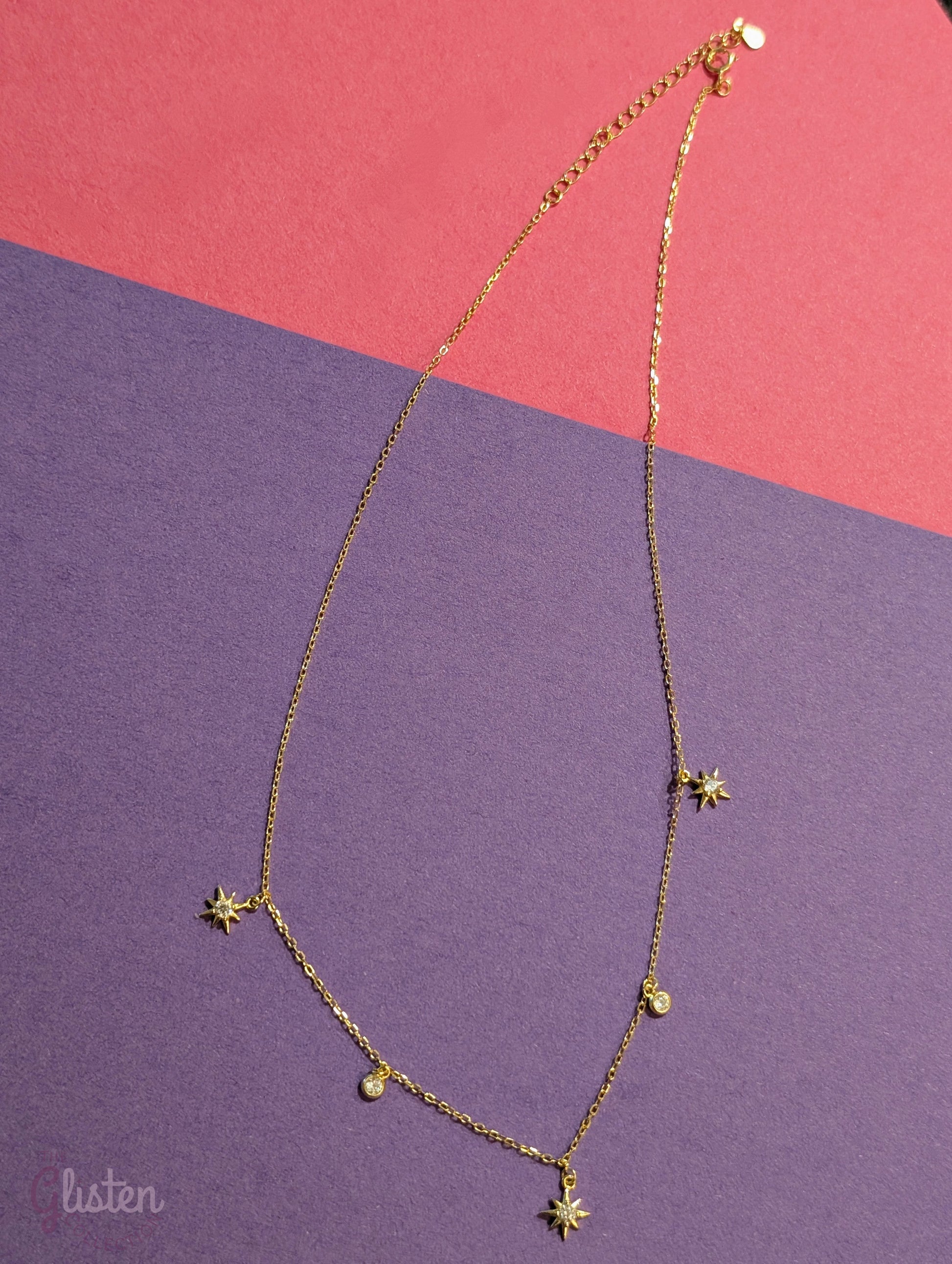 Classy geometric zircon necklace made of 925 sterling silver, elegant and minimalistic for daily wear.