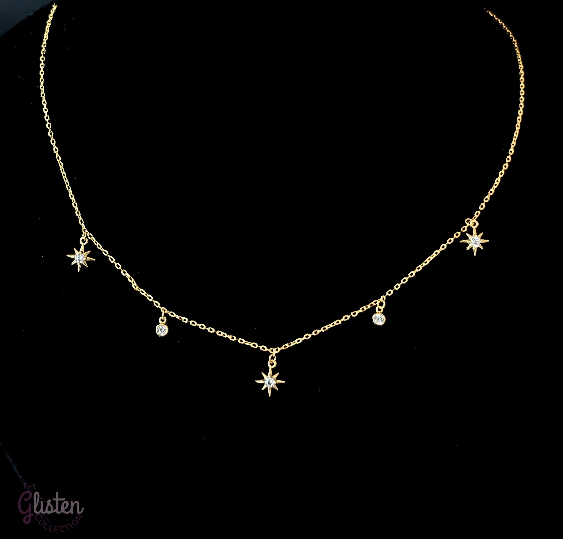 Classy geometric zircon necklace made of 925 sterling silver, elegant and minimalistic for daily wear.