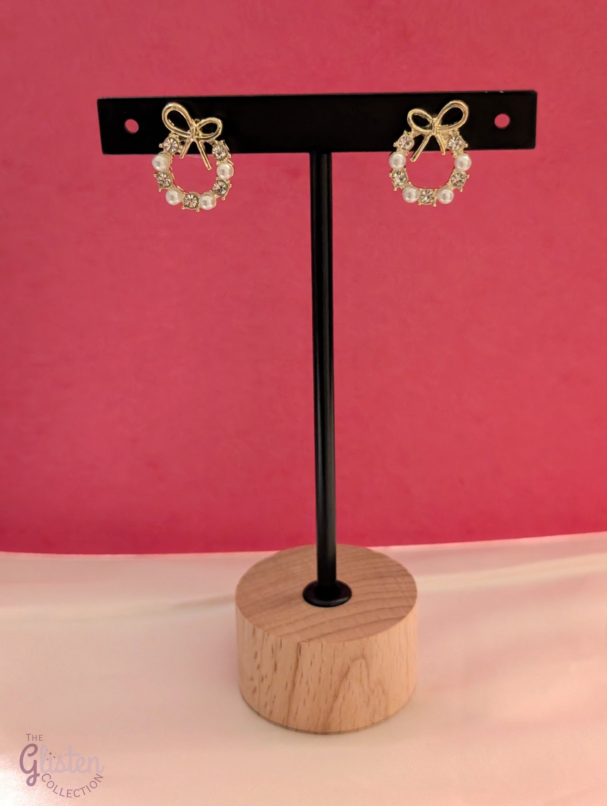Elegant bow stud earrings with alternating pearl and zircon stones, featuring a bow on top for added charm.
