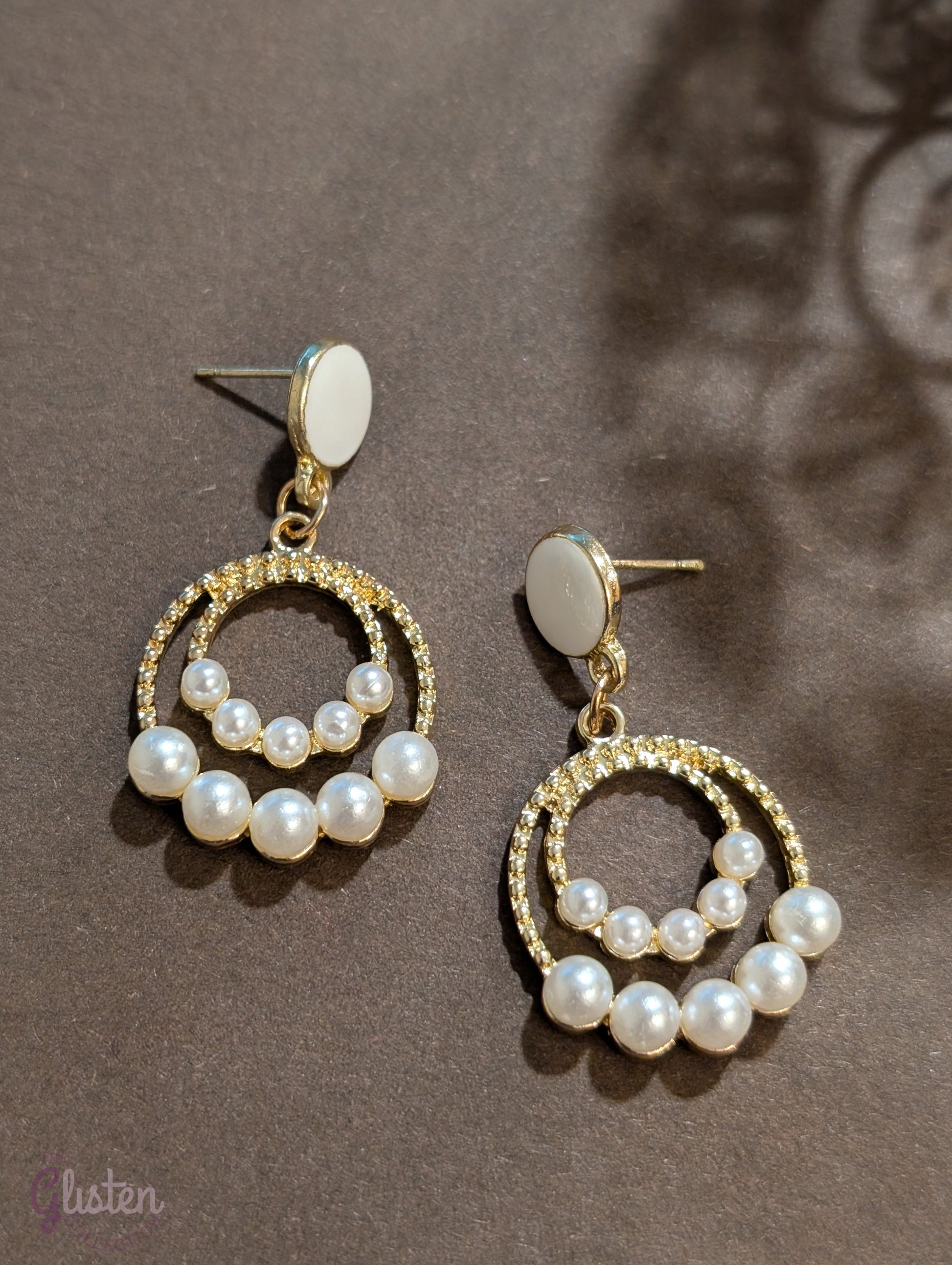 Elegant drop earrings with rhinestone top and pearl drop, perfect for adding sophistication to any look.