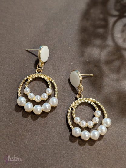 Elegant drop earrings with rhinestone top and pearl drop, perfect for adding sophistication to any look.