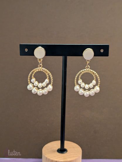 Elegant drop earrings with rhinestone top and pearl drop, perfect for adding sophistication to any look.